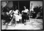 Anne-Marie et Eugénie devant la maison d'Eugénie la maman, Limbrassac 26 août 07